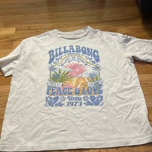 women’s billabong t shirt size medium
